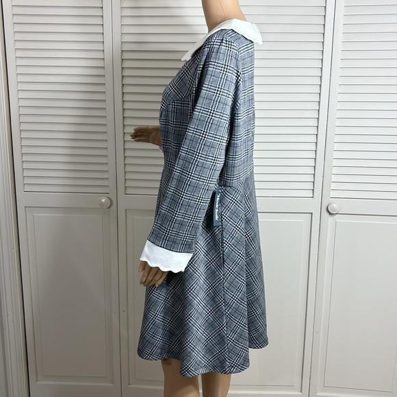 Classic Gray Plaid Dress with White Collar - Picture 12 of 14